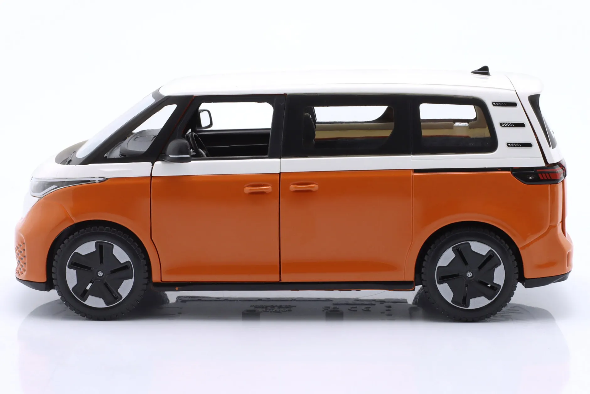 Volkswagen VW ID. Buzz Baujahr 2023 orange / weiß 1:24 Maisto