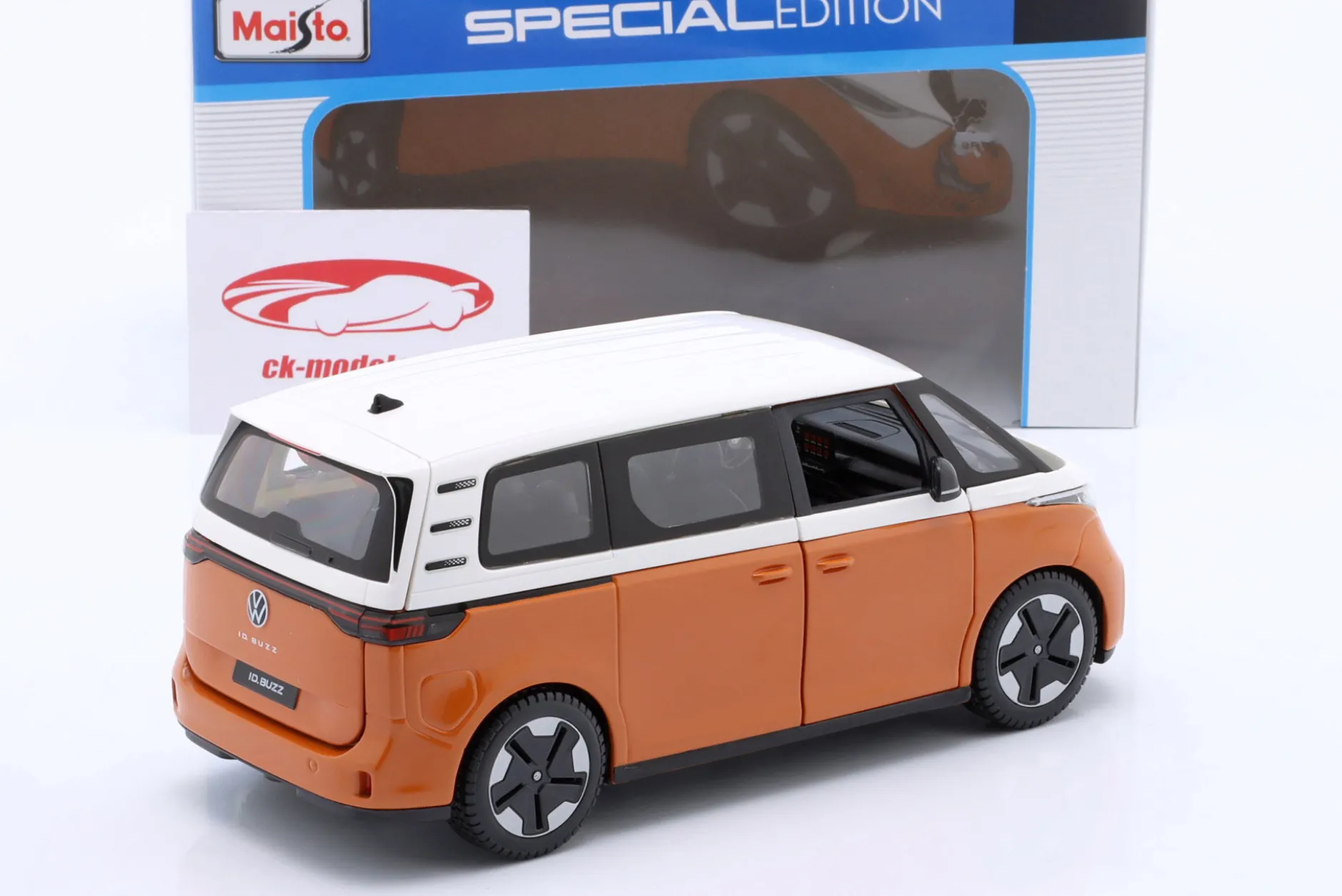 Volkswagen VW ID. Buzz Baujahr 2023 orange / weiß 1:24 Maisto