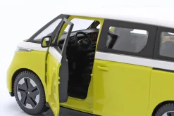 Volkswagen VW ID. Buzz Baujahr 2023 gelb / weiß 1:24 Maisto