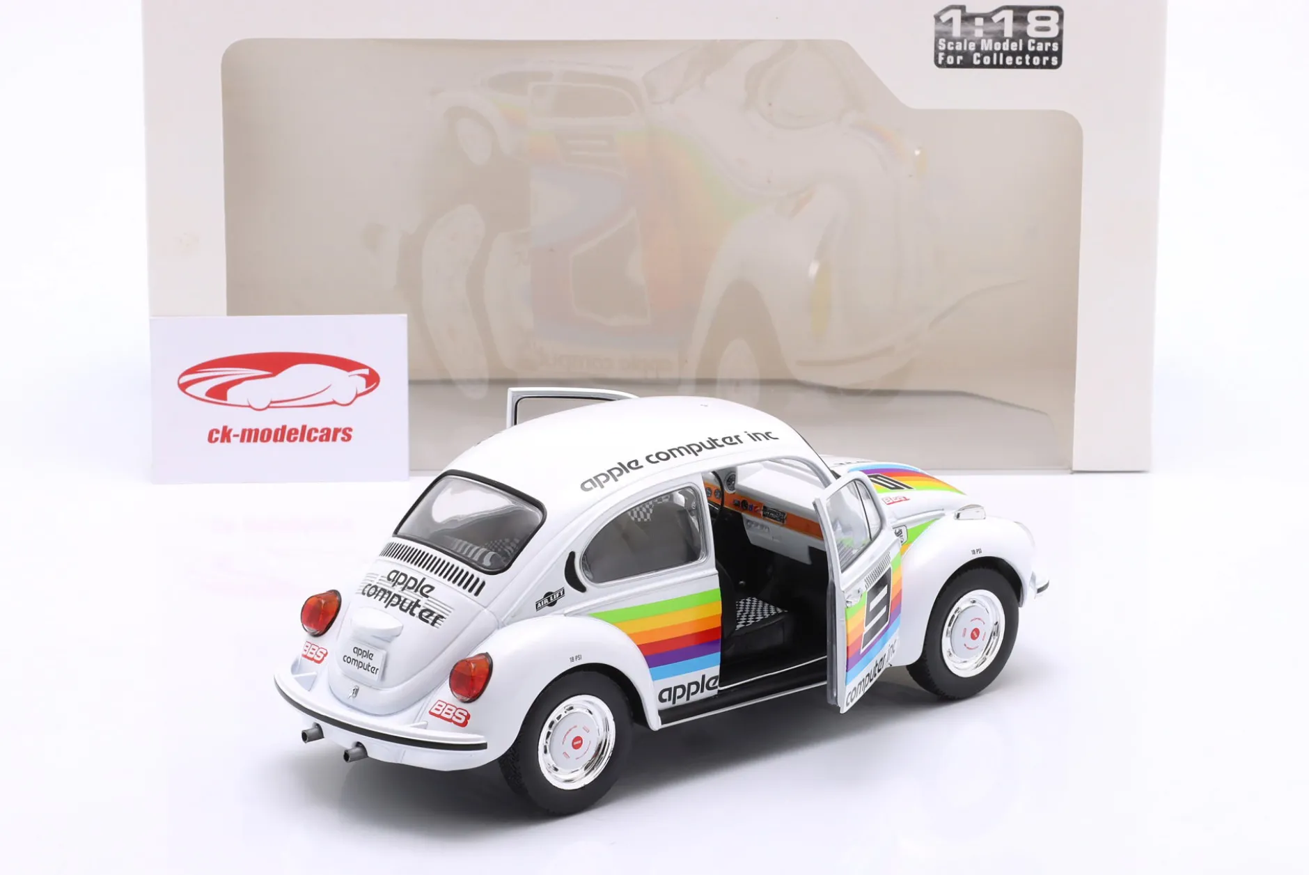 Volkswagen VW Käfer 1303 1975 K3 Tribute weiß / Dekor 1:18 Solido