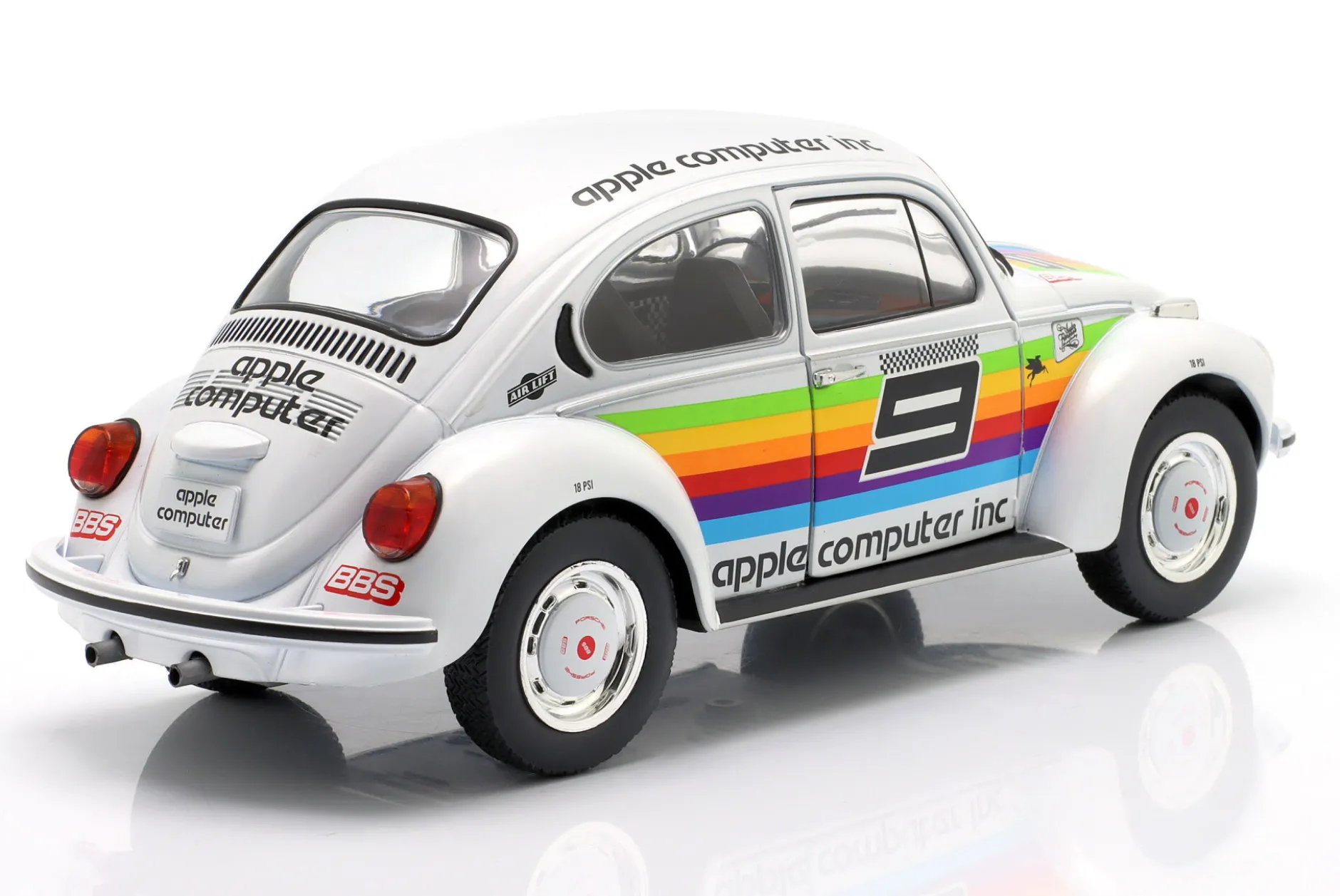 Volkswagen VW Käfer 1303 1975 K3 Tribute weiß / Dekor 1:18 Solido