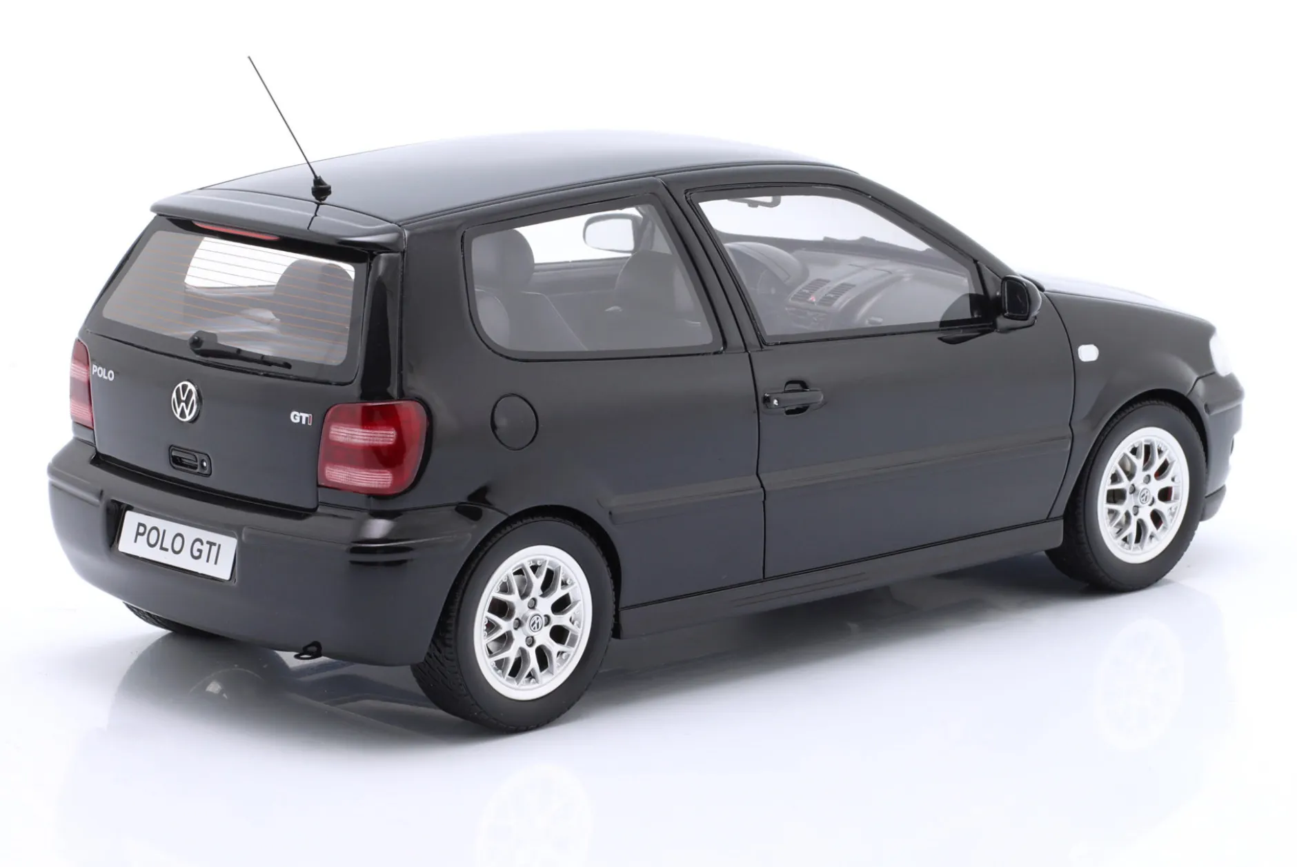 Volkswagen VW Polo (6N2) GTi Baujahr 2001 black magic 1:18 OttOmobile