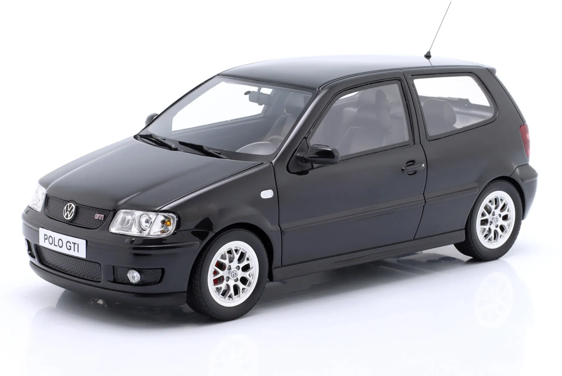 Volkswagen VW Polo (6N2) GTi Baujahr 2001 black magic 1:18 OttOmobile