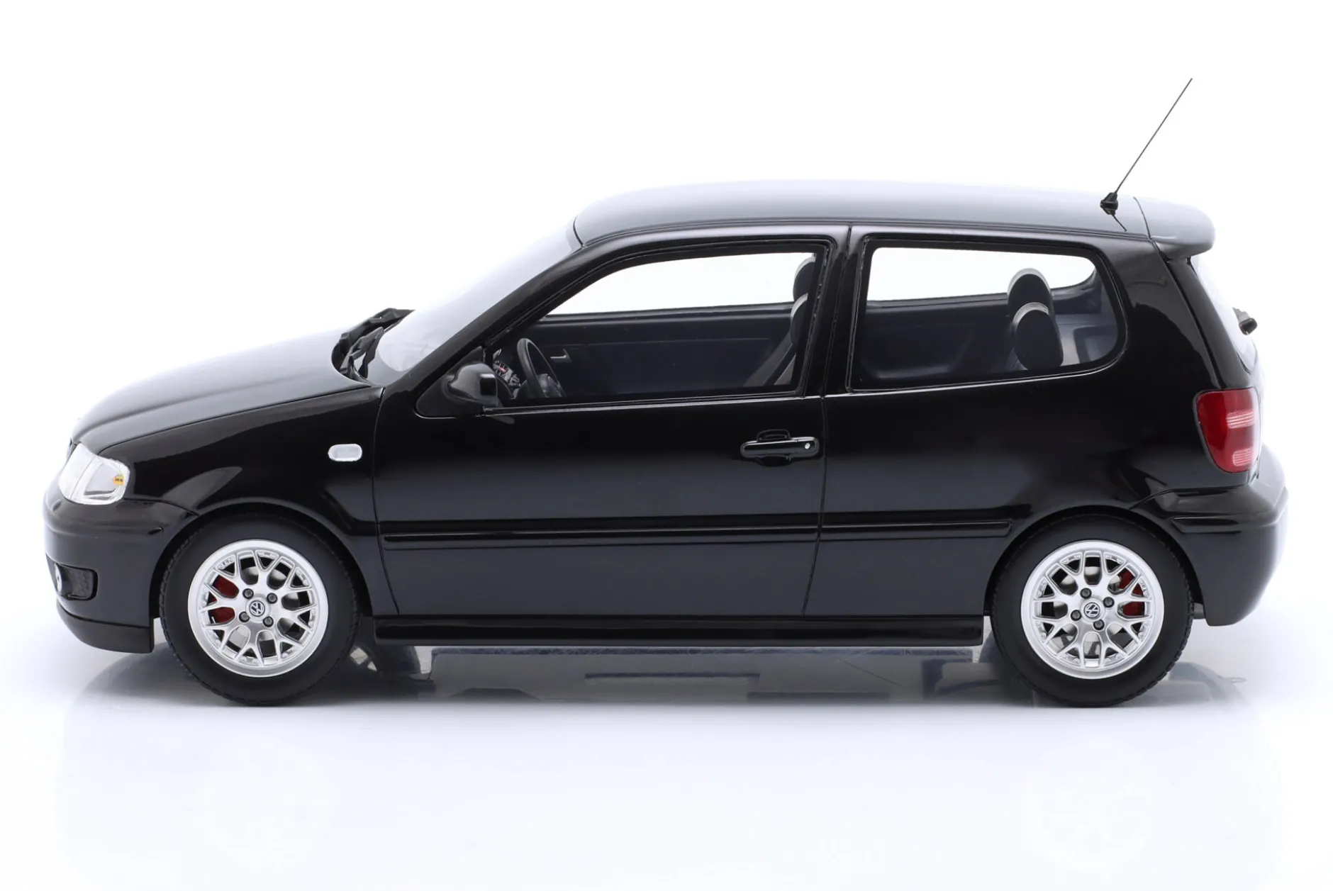 Volkswagen VW Polo (6N2) GTi Baujahr 2001 black magic 1:18 OttOmobile