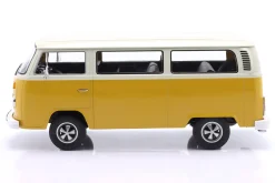 Volkswagen VW T2b Bus mit Fuchs Felgen Baujahr 1972 gelb / weiß 1:18 KK-Scale