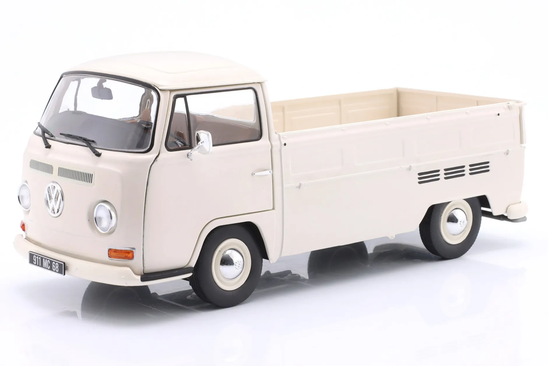 Volkswagen VW T2 Pick-Up Porsche Racing 1968 weiß 1:18 Solido