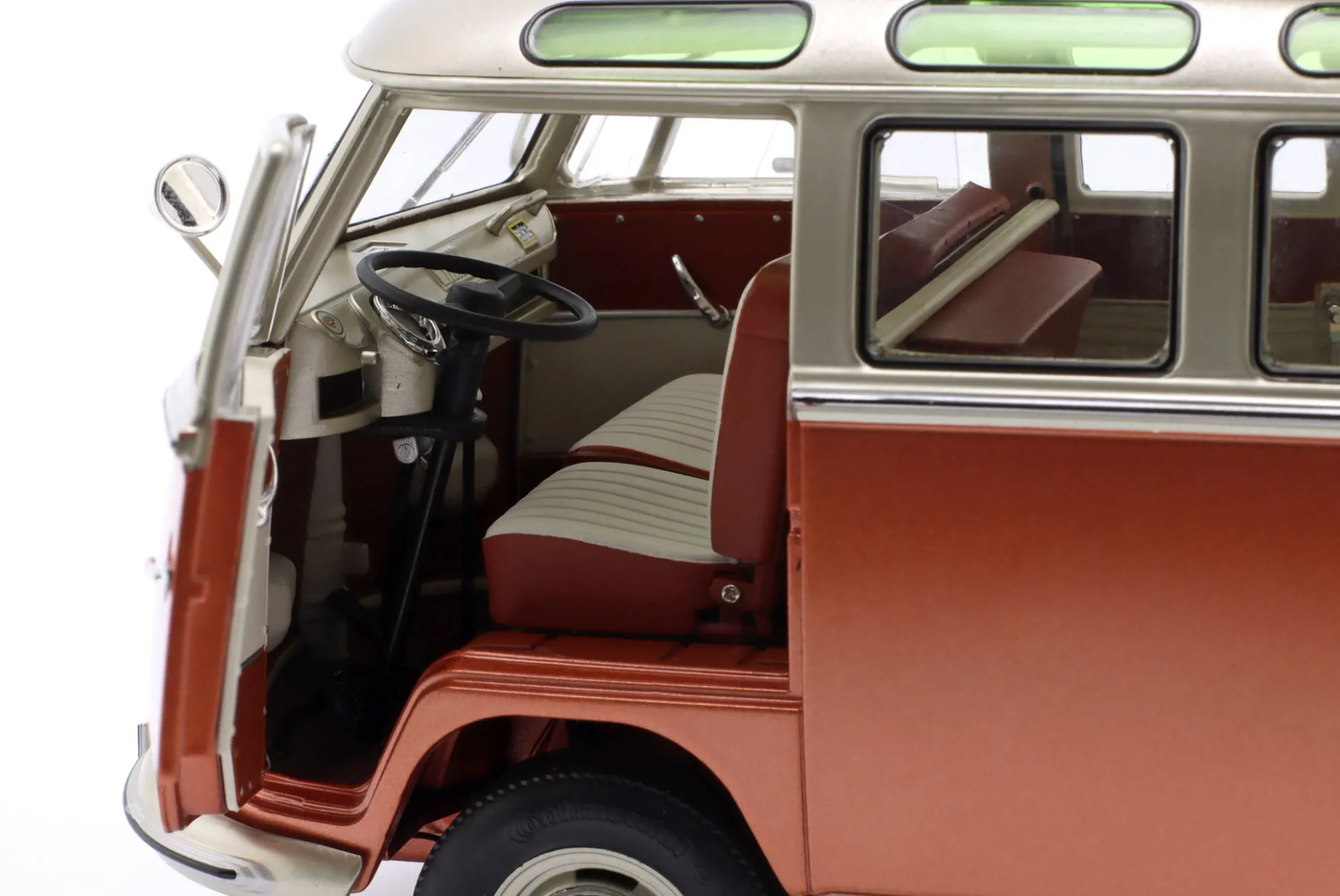 Volkswagen VW T1 Samba Bus Baujahr 1962 orange / silbergrau metallic 1:18 Schuco