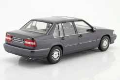 Volvo 960 Baujahr 1996 aubergine metallic 1:18 Triple9