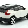 Volvo EX40 Baujahr 2026 weiß / schwarz 1:43 Bburago