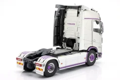 Volvo FH Globetrotter XL Sattelzugmaschine 2023 silber / lila 1:24 Solido