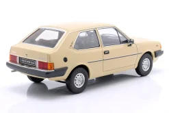 Volvo 343 GLS Baujahr 1982 beige 1:18 Triple9