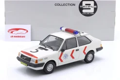 Volvo 343 Polizei Niederlande Baujahr 1982 weiß 1:18 Triple9