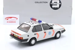 Volvo 340 Polizei Niederlande 1987 weiß 1:18 Triple9