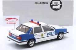 Volvo 850 Polizei Schweden Baujahr 1993 weiß, blau 1:18 Triple9