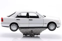 2.Wahl/ Mercedes-Benz C200 (W202) Baujahr 1993-1996 polarweiß 1:18 Norev