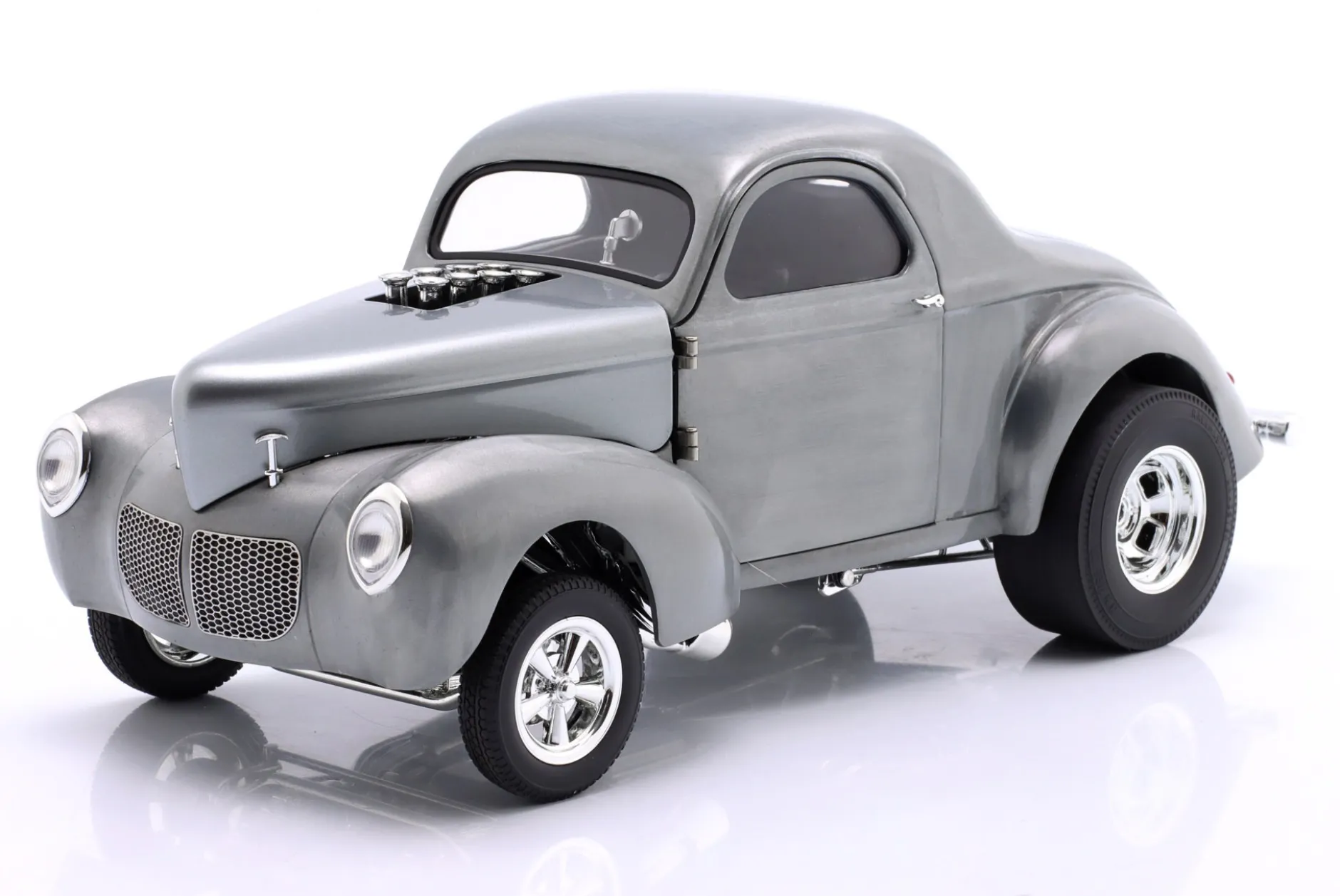 Willys Gasser Hammered Steel Baujahr 1940 clear finish 1:18 GMP