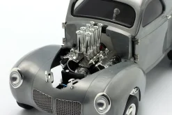 Willys Gasser Hammered Steel Baujahr 1940 clear finish 1:18 GMP