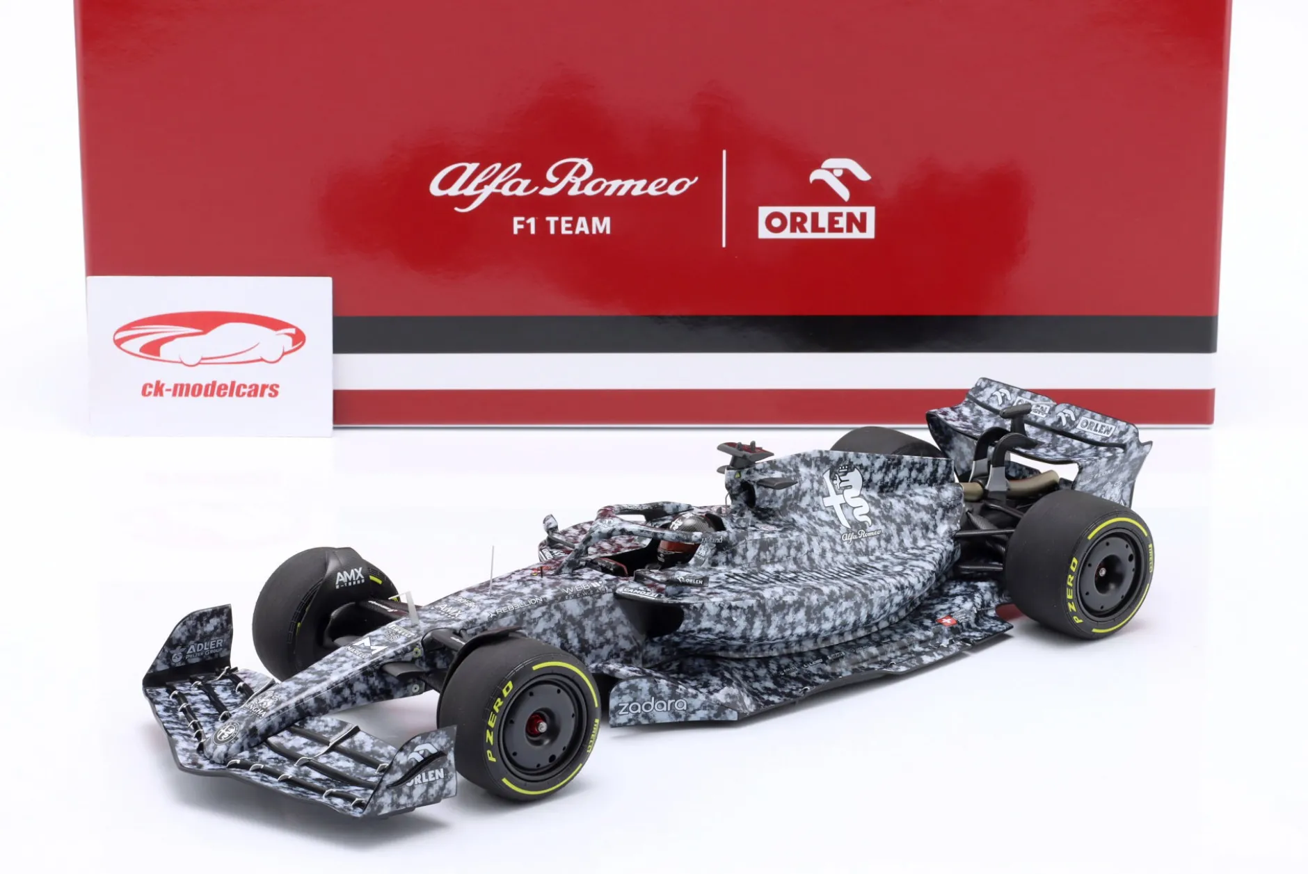 Zhou Guanyu Alfa Romeo C42 Formel 1 Test Barcelona 2022 1:18 Minichamps