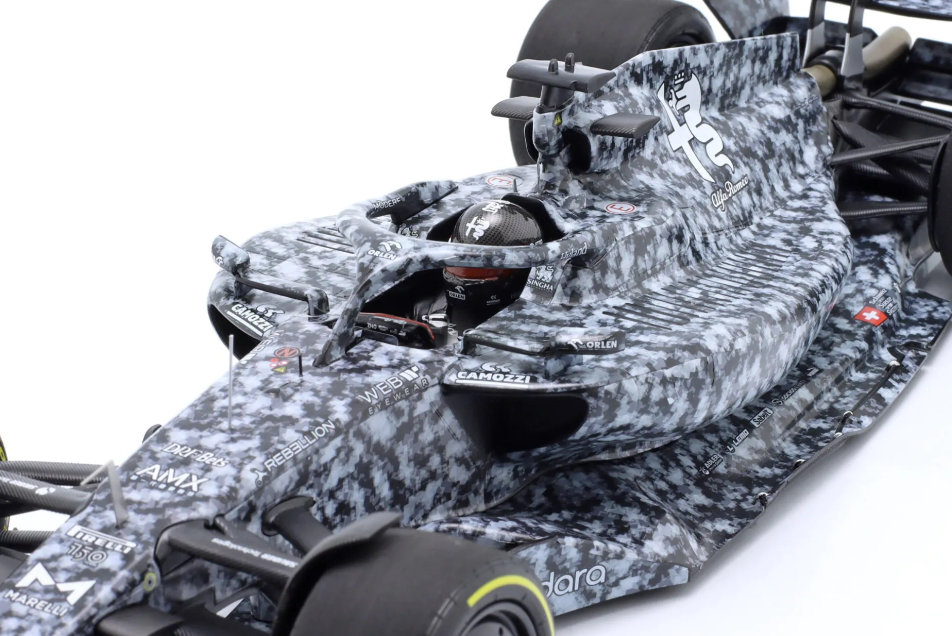 Zhou Guanyu Alfa Romeo C42 Formel 1 Test Barcelona 2022 1:18 Minichamps